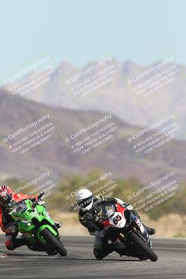 media/Oct-30-2025-Racers Edge (Thu) [[dabbdaf680]]/3-B Group/Session 2 (Turn 14)/